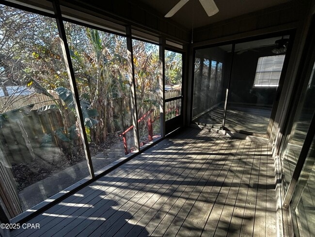 Building Photo - 1007 11th Ct