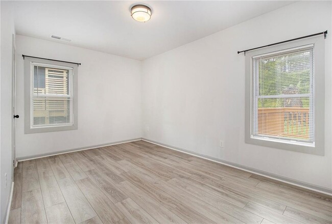 Building Photo - 609 Spring St