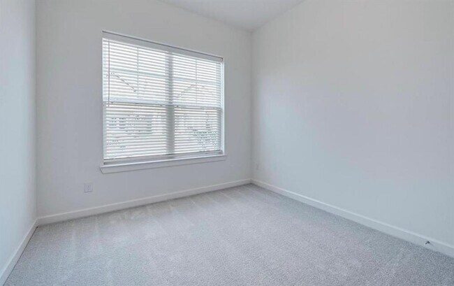 Building Photo - 6002 Dark Kite Trl