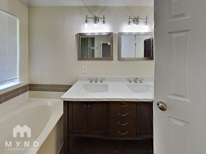 Building Photo - 2616 Belmont Ct