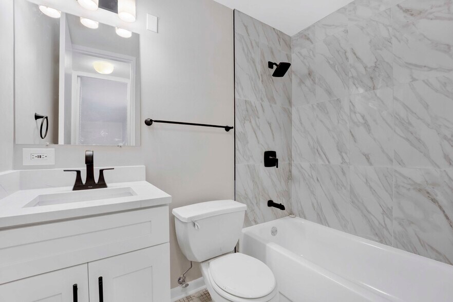 Building Photo - 720 W Gordon Ter