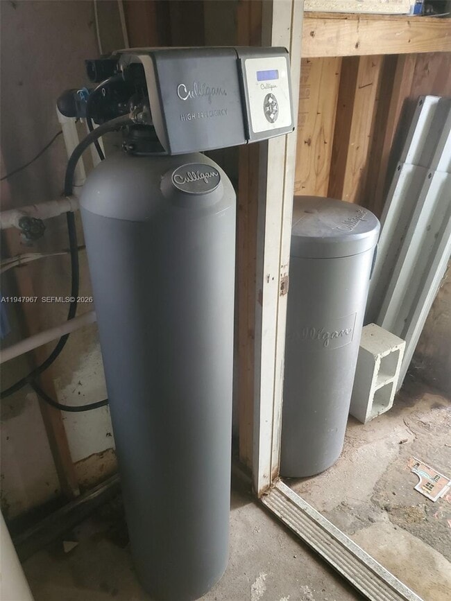 Building Photo - 6604 Miramar Ave