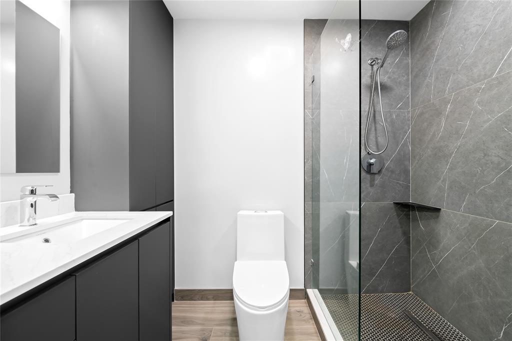 Building Photo - 340 City View Dr