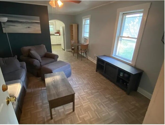 Building Photo - 932 E Market St