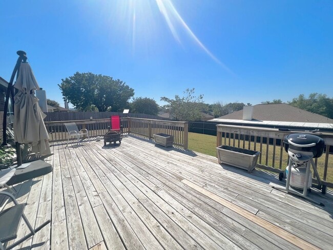 Building Photo - NEW IN MANAGEMENT - AVAILABLE NOW