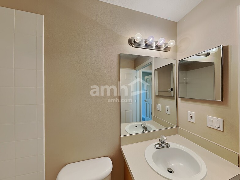 Building Photo - 7114 Colonial Lake Dr