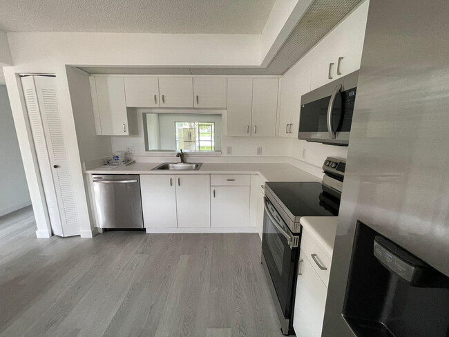 Building Photo - 13700 SW 11th St