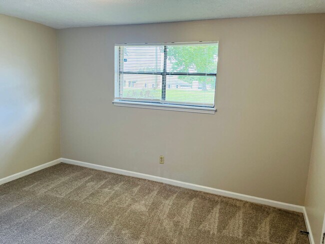 Building Photo - Wow! Check out this charming 4-bedroom, 1-...