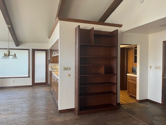 Building Photo - Amazing Mountain Views...