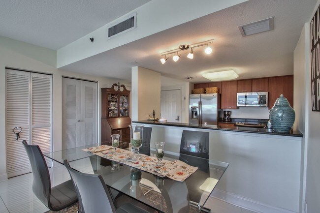 Building Photo - 300 S Duval St