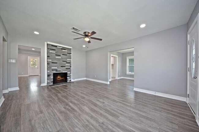 Building Photo - 3834 Rosedale St