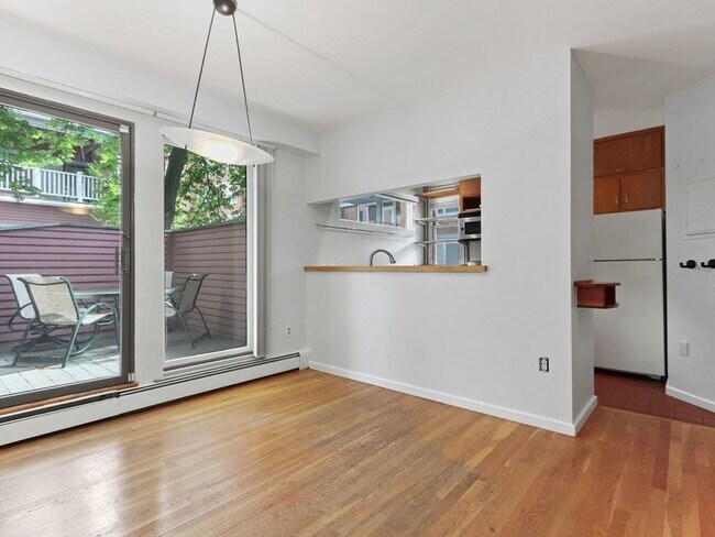 Building Photo - 336 Harvard St