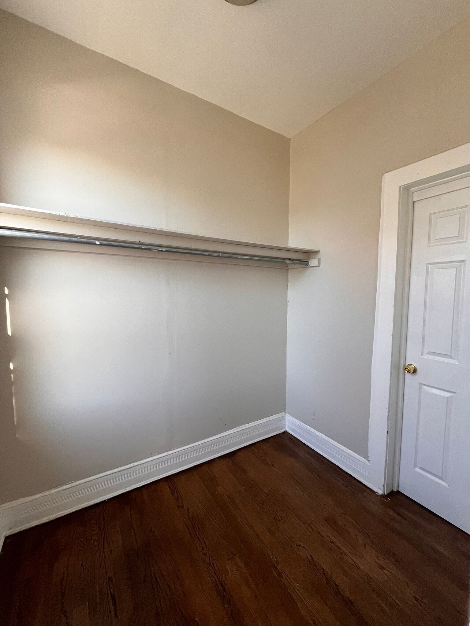 Building Photo - 76 Pearsall Ave