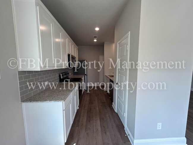 Building Photo - 2041 Layla Dr