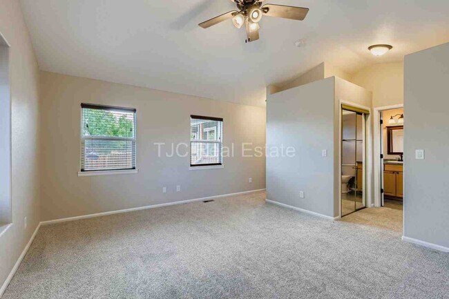 Building Photo - 5260 Wyandot St