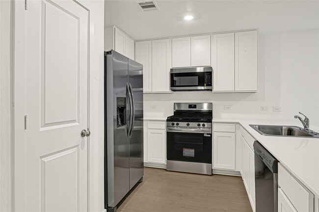 Building Photo - 9318 Speckled Trout Dr