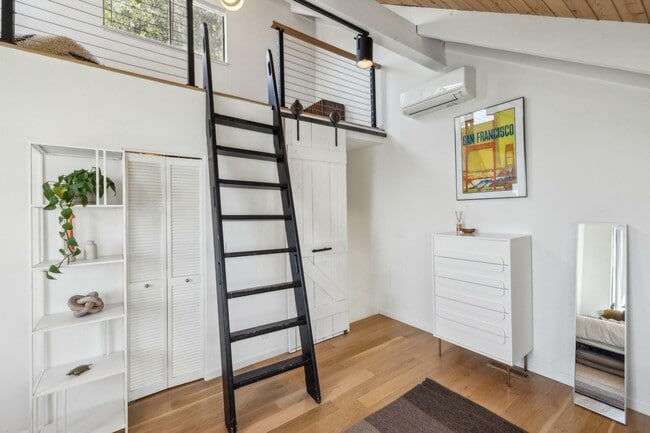 Building Photo - 85 Ridge Rd