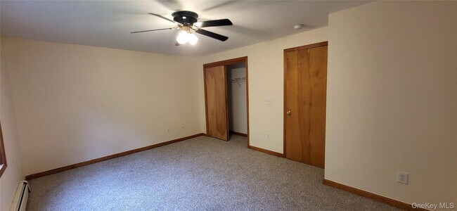 Building Photo - 45 Laurel Hollow Rd