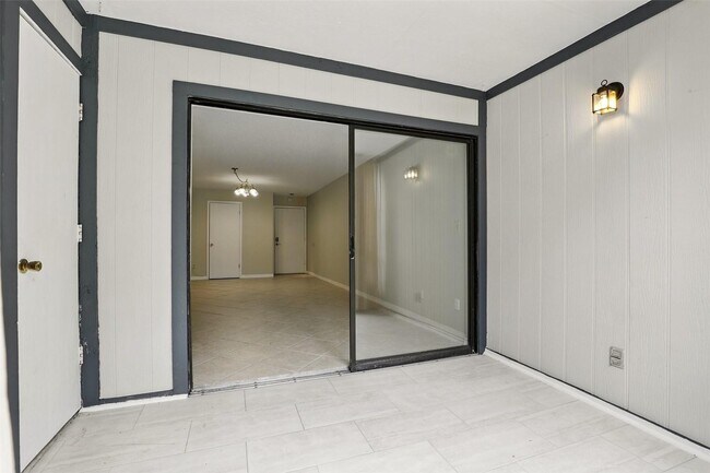 Building Photo - 3966 Atrium Dr