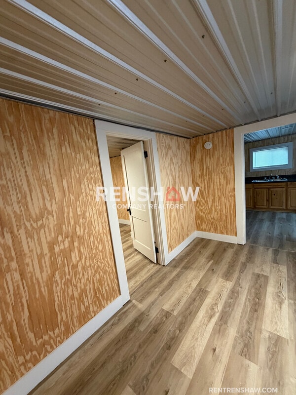 Building Photo - 123 Barham St