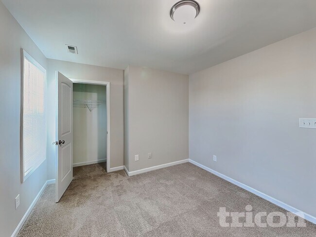 Building Photo - 239 Grovemere Ln