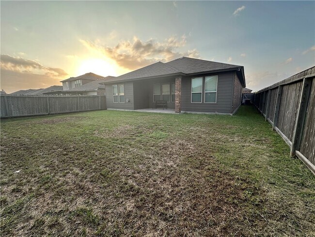 Building Photo - 1015 Santa Catalina St