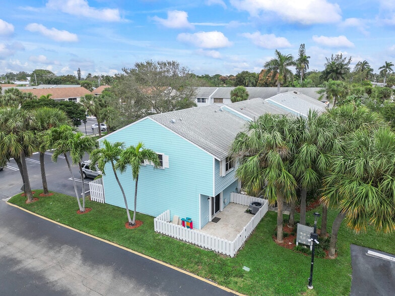 Building Photo - 2757 NE 15th St