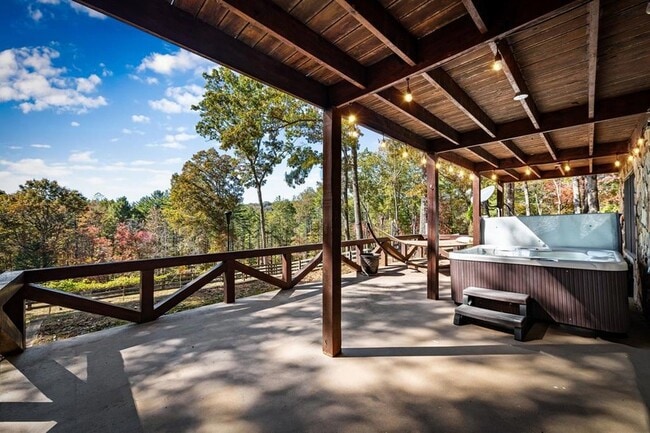 Building Photo - 212 Dogpatch Ln