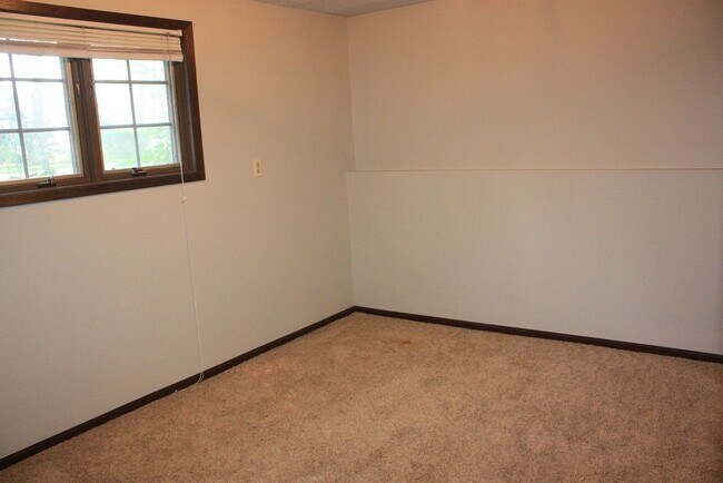 Building Photo - Zentals (1007 1/2 Monroe St; Pella)