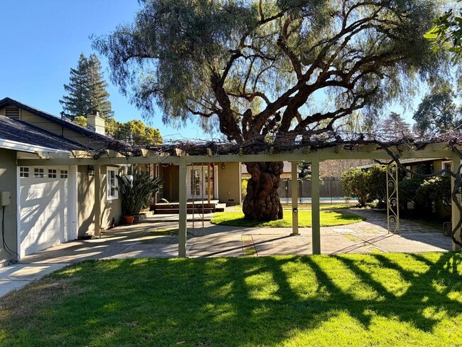 Building Photo - 2 Bedroom home, plus ADU, in Little Pocket