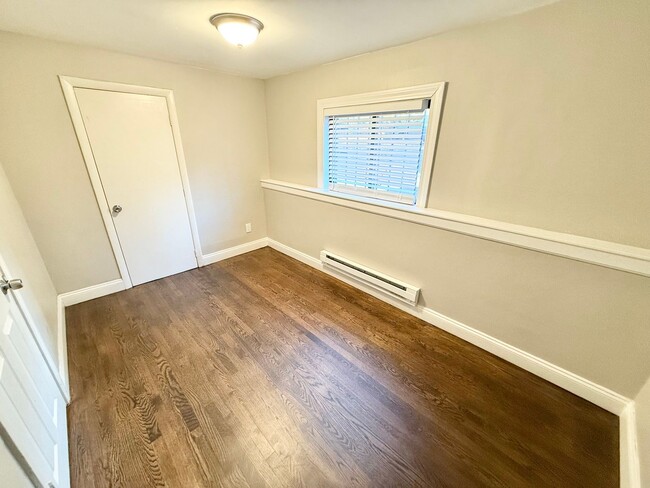 Building Photo - Newly Renovated 2 Bedroom with Off-Street ...