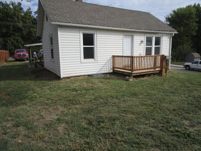 Building Photo - 3 bedroom Bungalow