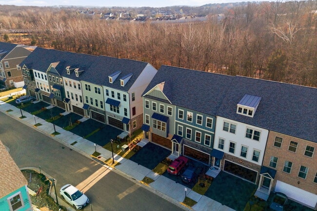 Building Photo - 1017 Venifena Terrace SE