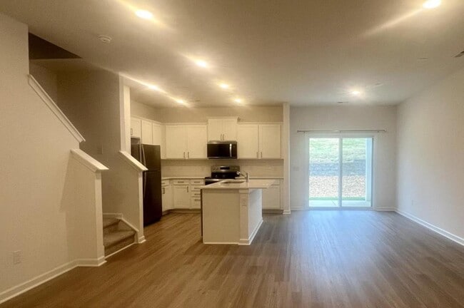 Building Photo - 7120 Mapleside Ln