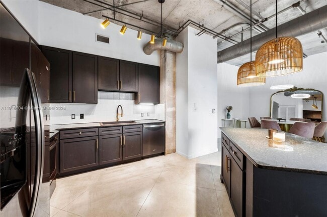 Building Photo - 2001 Biscayne Blvd