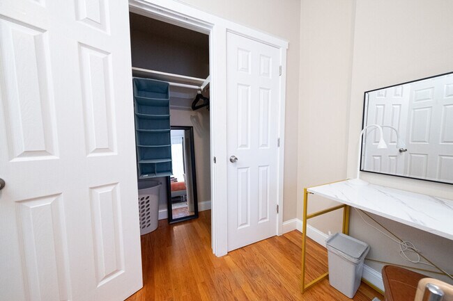 Building Photo - 230 W 113th St