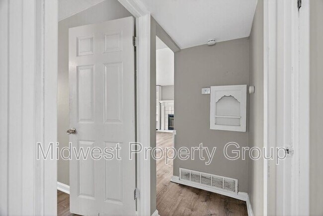 Building Photo - 1157 Redman Blvd