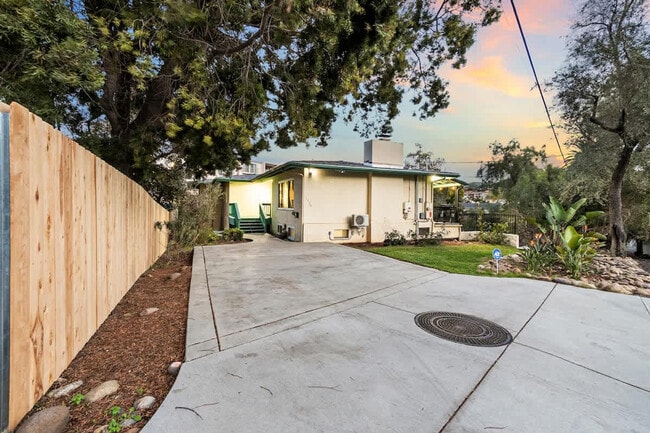 Building Photo - 4989 Randlett Dr