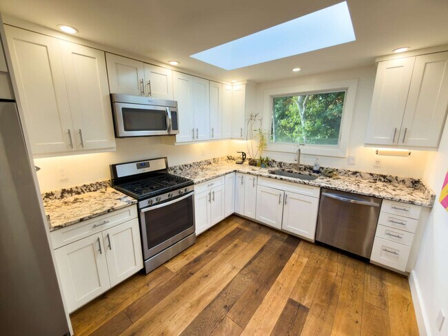 Building Photo - 30 Barranca Rd