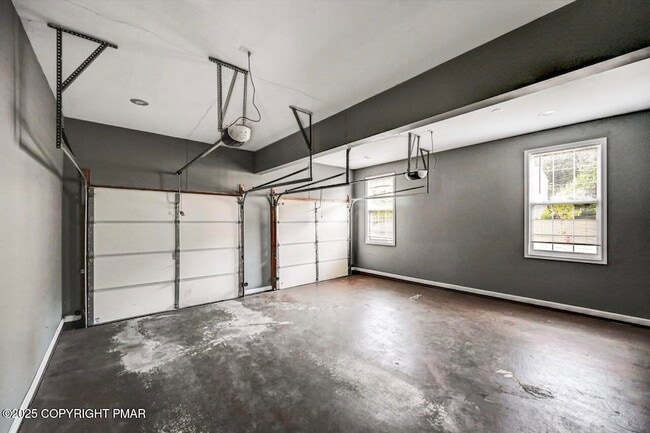Building Photo - 115 Daffodil Dr