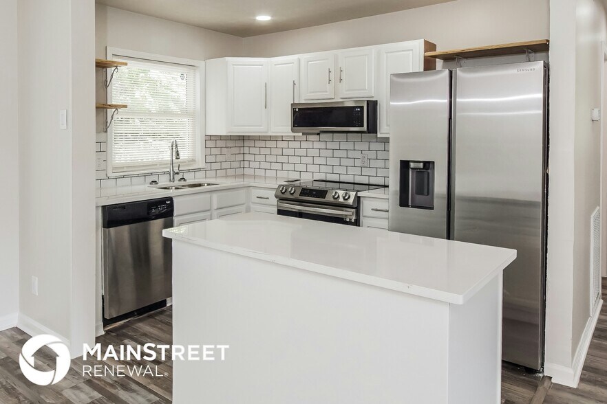 Building Photo - 6005 Villa Rd