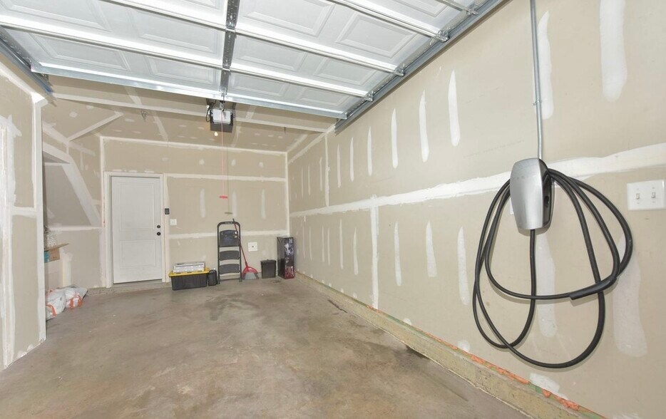 Building Photo - 12611 Macaulay St