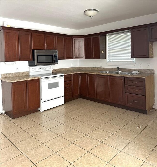 Building Photo - 11 South Dr