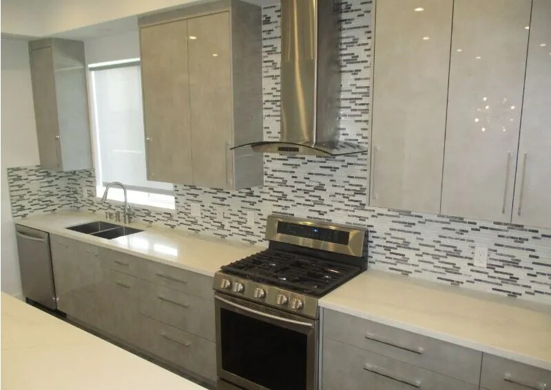 Building Photo - 1211 N Mariposa Ave