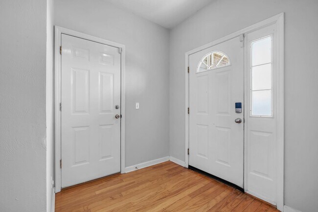 Building Photo - 944 Saddle Creek Run