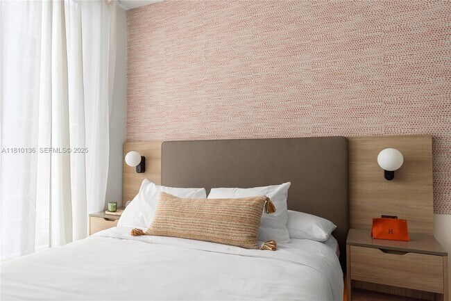 Building Photo - 159 NE 6th St