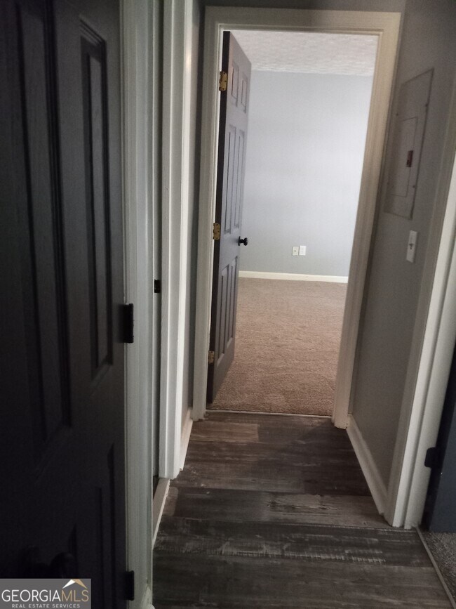 Building Photo - 2036 Charter Manor