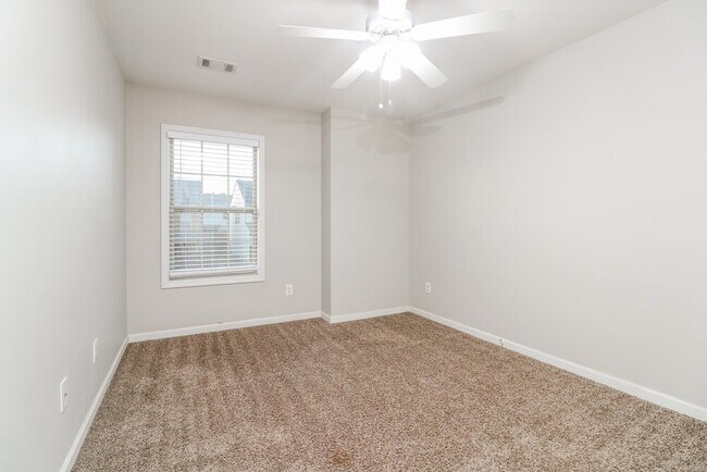 Building Photo - 275 Shaw Dr