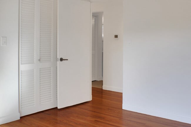 Building Photo - 21 Woodbury Rd