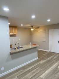 Building Photo - 1 Bed 1 Bath Remodeled Condo for Rent in Lawndale with ALL Utilities included